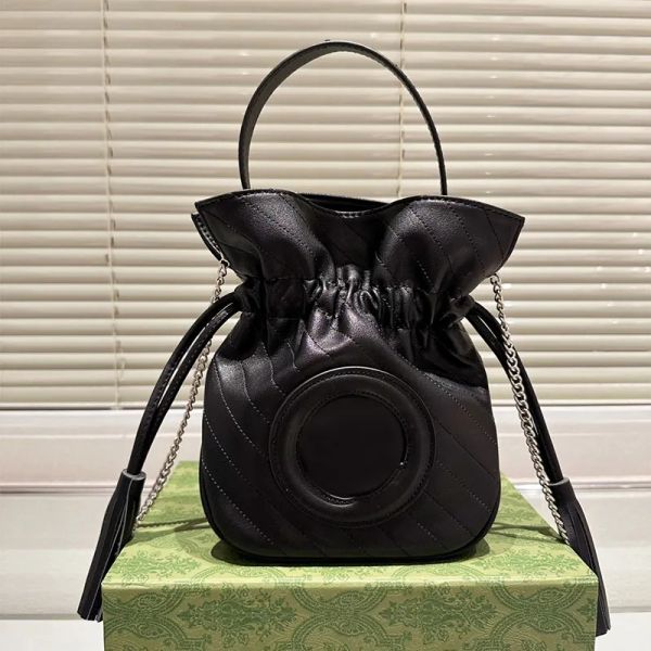 2023 new mini bucket bag chain crossbody shoulder bags genuine leather fashion letters women handbags purse multiple colors drawstring small
2023 new mini bucket bag chain crossbody shoulder bags genuine leather fashion letters women handbags purse multiple colors drawstring small