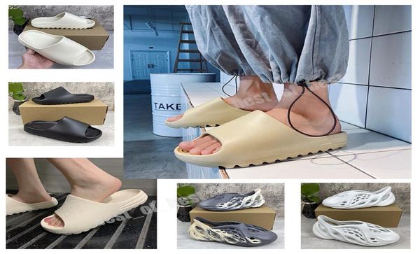 2022 slides mens womens sandals slippers core bone earth brown pure desert sand runner triple white black outdoor with box6794736
2022 slides mens womens sandals slippers core bone earth brown pure desert sand runner triple white black outdoor with box6794736
