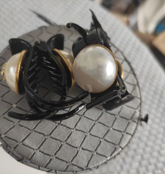 acrylic fashion pearls c hair claw clamps accessories gift with paper card3051682, Slivery;golden
acrylic fashion pearls c hair claw clamps accessories gift with paper card3051682, Slivery;golden