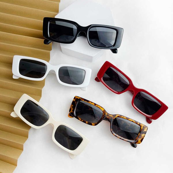 straight sunglasses men's and women's net red snowflake plain glasses frame same, White;black
straight sunglasses men's and women's net red snowflake plain glasses frame same, White;black