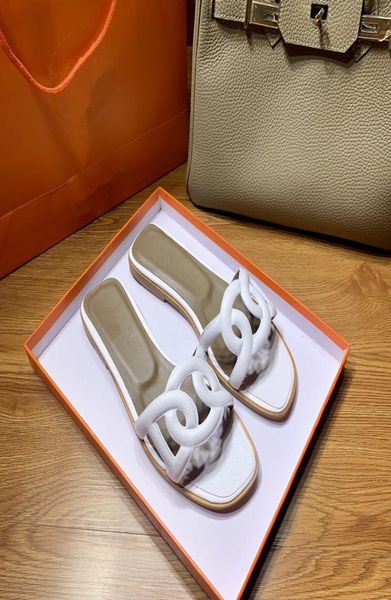 2022 luxury flat genuine leather fashion sandals women pig nose slippers summer slides ladies beach sandal party wedd6961389, Black
2022 luxury flat genuine leather fashion sandals women pig nose slippers summer slides ladies beach sandal party wedd6961389, Black