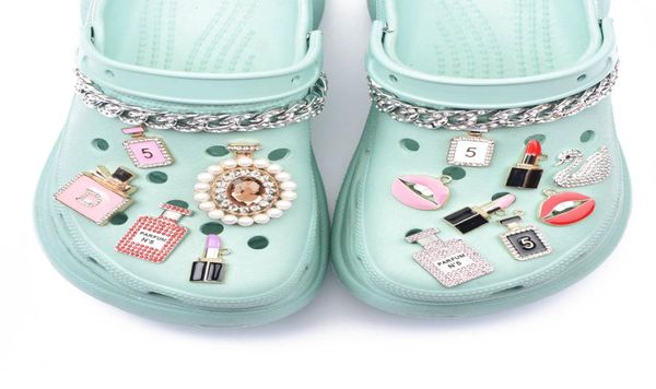 1 pcs metal charms designer perfume jibz accessories lipstick shoe button decoration charm for shoes q06185911751, White;pink
1 pcs metal charms designer perfume jibz accessories lipstick shoe button decoration charm for shoes q06185911751, White;pink