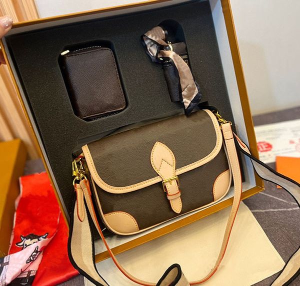 3 pieces designer bag the christmas box shoulder bag tote bag crossbody bag underarm bag women handbag mahjong bags embossed purse lipstick
3 pieces designer bag the christmas box shoulder bag tote bag crossbody bag underarm bag women handbag mahjong bags embossed purse lipstick