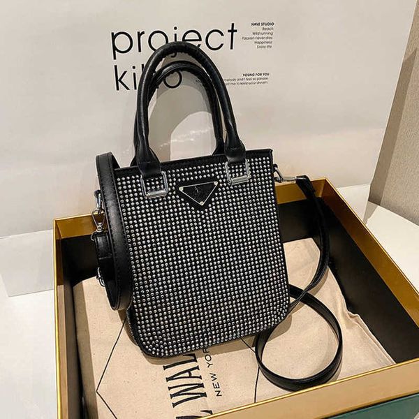 2024 luxury handbag luxury designer factory direct sales bags new paris all sky star women's high grade water diamond handheld one shou
2024 luxury handbag luxury designer factory direct sales bags new paris all sky star women's high grade water diamond handheld one shou