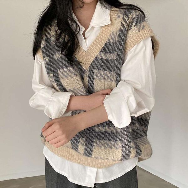 fashionably irregular plaid sweater vest womens autumn loose sleeveless vintage knitted, Black;white
fashionably irregular plaid sweater vest womens autumn loose sleeveless vintage knitted, Black;white