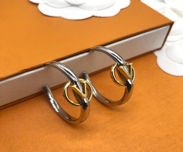 2022 fashion wedding earrings stud rings bracelet suit letter size design for man woman bracelets jewelry 274109, Golden;silver
2022 fashion wedding earrings stud rings bracelet suit letter size design for man woman bracelets jewelry 274109, Golden;silver