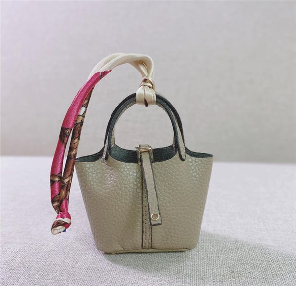2021 new h mini basket bag bucket bag pendant creative fashion headset car key chain pendant9456634
2021 new h mini basket bag bucket bag pendant creative fashion headset car key chain pendant9456634