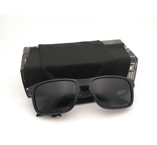 1pcs fashion sport polarized sunglass colorful tac rin coating uv400 sun glass for men wome with box2621410, White;black
1pcs fashion sport polarized sunglass colorful tac rin coating uv400 sun glass for men wome with box2621410, White;black