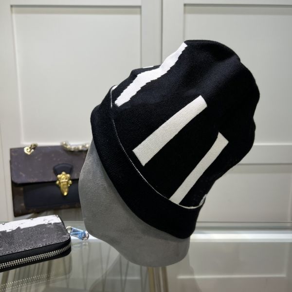 luxury brand designer hat autumn and winter warm new wool knitted hat original single engraved soft texture elastic good, Blue;gray
luxury brand designer hat autumn and winter warm new wool knitted hat original single engraved soft texture elastic good, Blue;gray