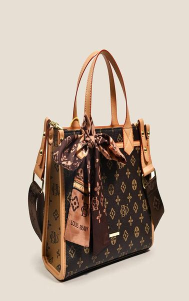 whole factory ladies leathers bags retro classic printed handbag large capacity contrast leather backpack elegant atmosphere r1580061
whole factory ladies leathers bags retro classic printed handbag large capacity contrast leather backpack elegant atmosphere r1580061