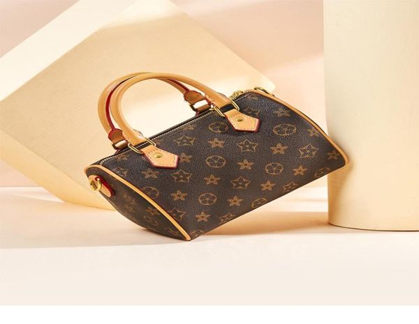 2021 lady pillow bags cross body shoulder fashion four sizes wallets luxurys designers plain popular coin purse zipper 058515, Red;black
2021 lady pillow bags cross body shoulder fashion four sizes wallets luxurys designers plain popular coin purse zipper 058515, Red;black