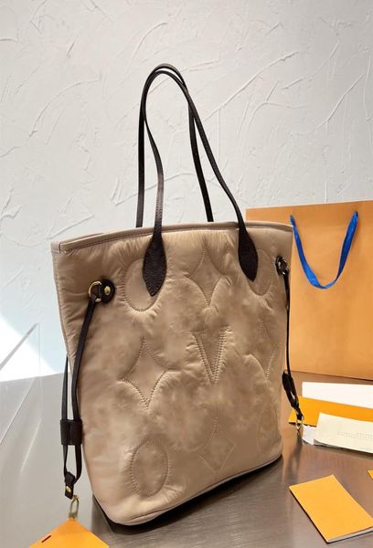 mens womens feather winter shopping bags fashion design embroidery handbags pillow shoulder bag large capacity totes2828084
mens womens feather winter shopping bags fashion design embroidery handbags pillow shoulder bag large capacity totes2828084