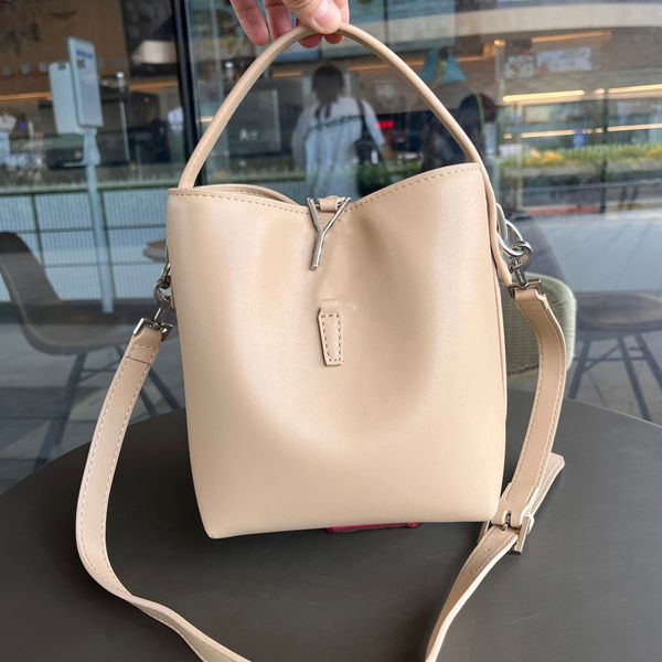 brand designer bag women's fashion leather luxury le37 bucket bag crossbody bag wallet handbag shoulder bag the tote bag small purse la
brand designer bag women's fashion leather luxury le37 bucket bag crossbody bag wallet handbag shoulder bag the tote bag small purse la