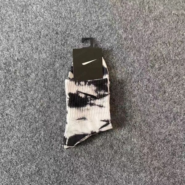 socks designer colorful sock womens breathable fashion athletic letter stockings wholesale women men's stockings pure cotton long grip, Black;white
socks designer colorful sock womens breathable fashion athletic letter stockings wholesale women men's stockings pure cotton long grip, Black;white