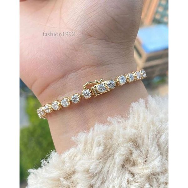 Chic Moissanite Jewelry 4.0Mm White Vvs Moissanite Diamond Tennis Bracelet 14K Solid Yellow Gold Lab Gemstone Bangle
Chic Moissanite Jewelry 4.0Mm White Vvs Moissanite Diamond Tennis Bracelet 14K Solid Yellow Gold Lab Gemstone Bangle