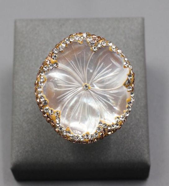 guaiguai jewelry natural white sea shell carved flower ring golden cz fashion women jewelry adjustable4359841, Golden;silver
guaiguai jewelry natural white sea shell carved flower ring golden cz fashion women jewelry adjustable4359841, Golden;silver