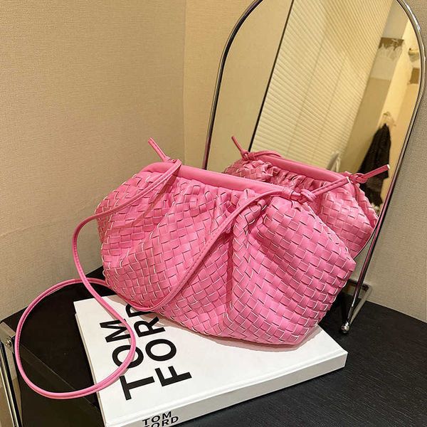 designer botegss ventss pouch evening bags for sale texture woven bag 2023 summer new womens personalized clip shoulder simple and versatile 
designer botegss ventss pouch evening bags for sale texture woven bag 2023 summer new womens personalized clip shoulder simple and versatile