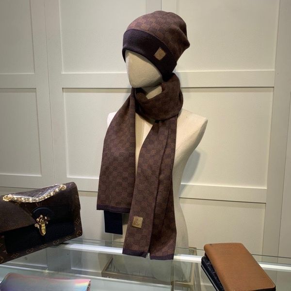 foreign trade high-quality set hat scarf designer checkerboard letter leather label two-piece gift set for men and women without a box, Blue;gray
foreign trade high-quality set hat scarf designer checkerboard letter leather label two-piece gift set for men and women without a box, Blue;gray