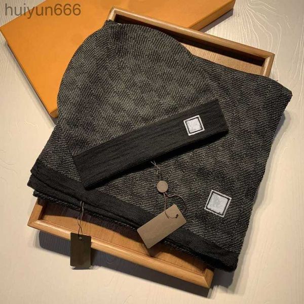 new fashion designer hat scarf set luxury men's winter scarf brand snapback seda satin checkered scarf skate skateboard cap kc woman be, Blue;gray
new fashion designer hat scarf set luxury men's winter scarf brand snapback seda satin checkered scarf skate skateboard cap kc woman be, Blue;gray
