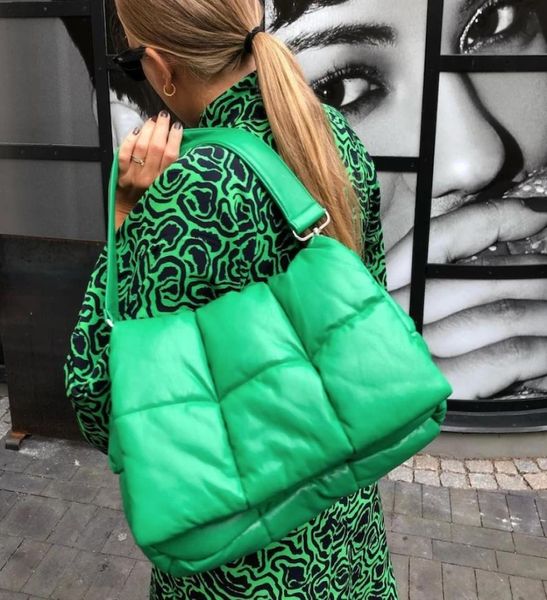 brands cotton padded women shoulder bag fashion designer quilting handbag winter space down crossbody bags for woman big tote7589790
brands cotton padded women shoulder bag fashion designer quilting handbag winter space down crossbody bags for woman big tote7589790