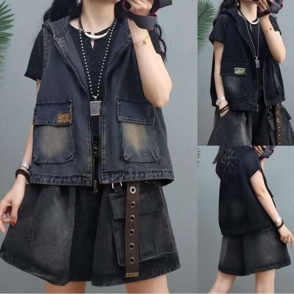hooded jacket for women style vest loose large size artistic zipper double pockets washed denim with labels, Black;white
hooded jacket for women style vest loose large size artistic zipper double pockets washed denim with labels, Black;white