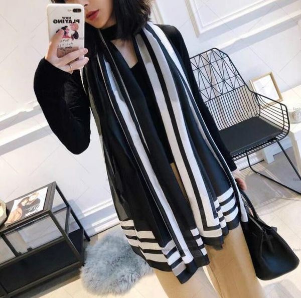 2021 new designers silk scarfs women luxuriousscarf shawls whole scarf summer scarfs long scarves 3colors sh3896379, Blue;gray
2021 new designers silk scarfs women luxuriousscarf shawls whole scarf summer scarfs long scarves 3colors sh3896379, Blue;gray