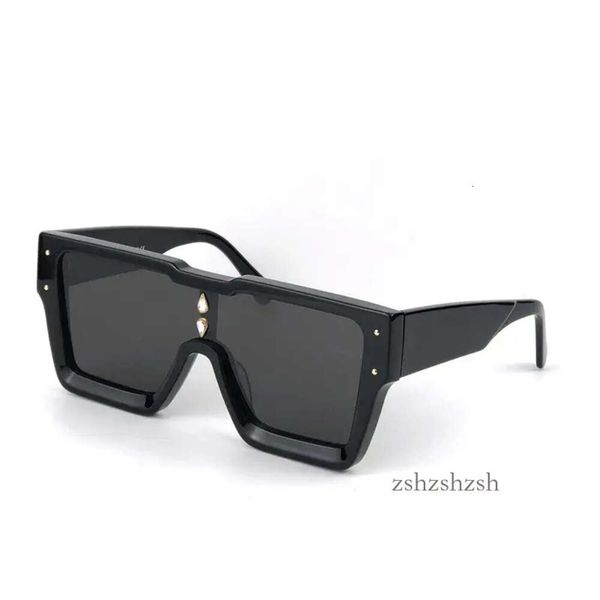 style 2021 catwalk fashion sunglasses z2188 square thick plate frame lens with crystal decoration avant-garde design outdoor uv400, White;black
style 2021 catwalk fashion sunglasses z2188 square thick plate frame lens with crystal decoration avant-garde design outdoor uv400, White;black