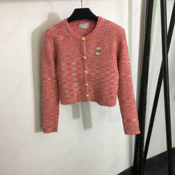 designer cardigan jumper knitted sweater womens coat hardware embroidery logo badge customized gold button round neck long sleeve jersey, White;black
designer cardigan jumper knitted sweater womens coat hardware embroidery logo badge customized gold button round neck long sleeve jersey, White;black