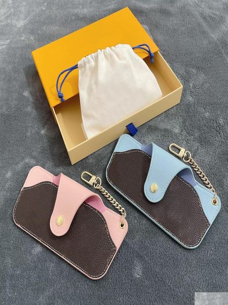 keychains 2022ss luxury keychain high qualtiy pu leather key chain keyring holder brand designers letter printing car pendant buck8206628, Silver
keychains 2022ss luxury keychain high qualtiy pu leather key chain keyring holder brand designers letter printing car pendant buck8206628, Silver