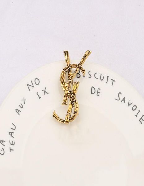 luxury women designer brand letter brooches 18k gold plated inlay crystal rhinestone jewelry brooch pearl pin men marry wedding pa2737821, Gray
luxury women designer brand letter brooches 18k gold plated inlay crystal rhinestone jewelry brooch pearl pin men marry wedding pa2737821, Gray