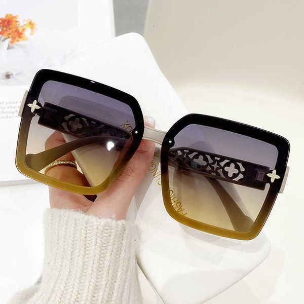 new four leaf grass women's sunglasses with hollow pattern on the legs square large frame korean version eyewear trend, White;black
new four leaf grass women's sunglasses with hollow pattern on the legs square large frame korean version eyewear trend, White;black