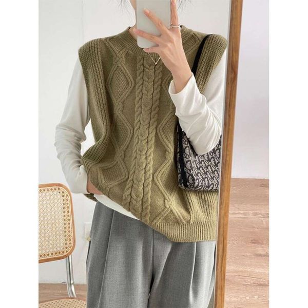 korean round neck diamond shaped knitted sweater vest for women in the spring and autumn design sleeveless folded, Black;white
korean round neck diamond shaped knitted sweater vest for women in the spring and autumn design sleeveless folded, Black;white