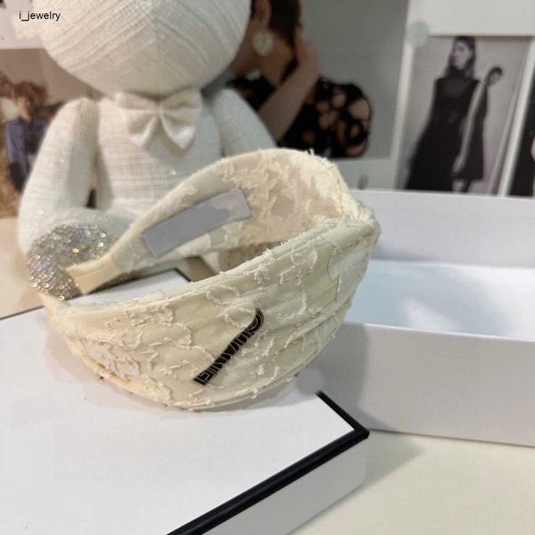 designer women headbands fashion patterned jacquard girl headwear gold metal logo decoration hair jewelry including box holiday gifts, Silver
designer women headbands fashion patterned jacquard girl headwear gold metal logo decoration hair jewelry including box holiday gifts, Silver