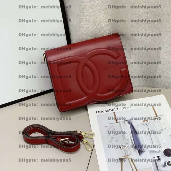 luxury designer handbag high-quality shoulder bag fashion letter d classic women evening dress crossbody bag b courier small square bag purs
luxury designer handbag high-quality shoulder bag fashion letter d classic women evening dress crossbody bag b courier small square bag purs