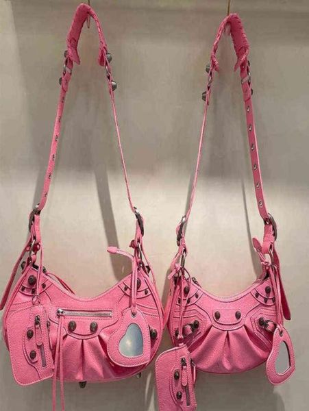 oem le cagole fold crescent bag three in rivet locomotive oil wax skin underarm female9333705
oem le cagole fold crescent bag three in rivet locomotive oil wax skin underarm female9333705