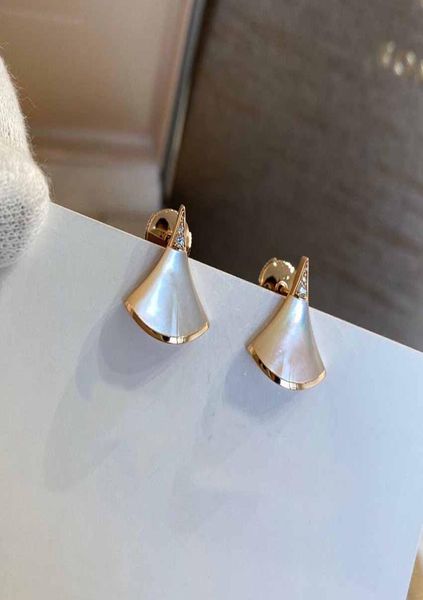 v gold material stud earring with fan shape shell and diamond in white color women party engagement jewelry ps37304142529, Golden;silver
v gold material stud earring with fan shape shell and diamond in white color women party engagement jewelry ps37304142529, Golden;silver