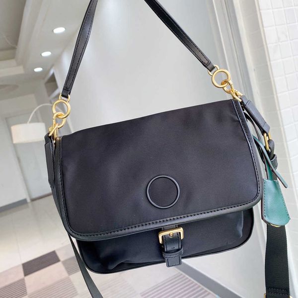 nylon postman bag waterproof nylon cloth with leather handbag single shoulder messenger bag women's bag 230815
nylon postman bag waterproof nylon cloth with leather handbag single shoulder messenger bag women's bag 230815