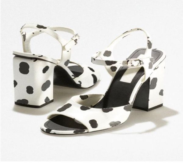 aaaaa women mules c slippers sandals pearls sliders stuffies lambskin black white flat slippers ladies beach rubber f2131309
aaaaa women mules c slippers sandals pearls sliders stuffies lambskin black white flat slippers ladies beach rubber f2131309
