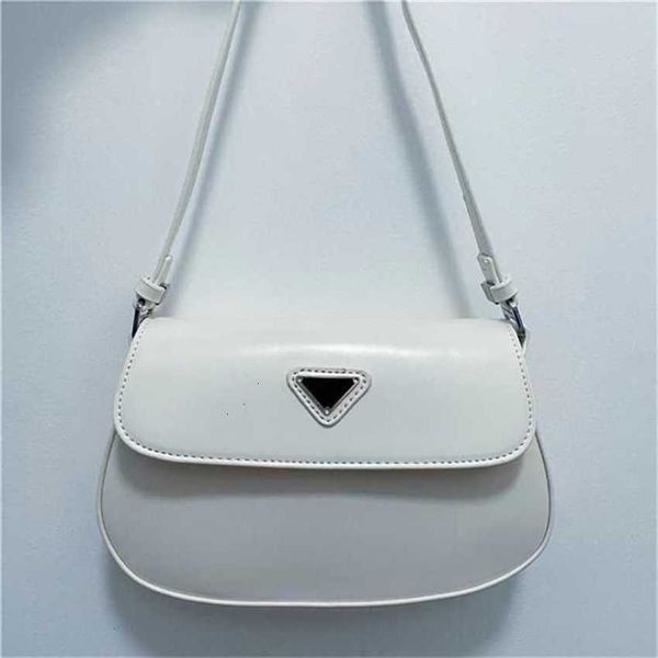 p family's new cleo underarm bag single shoulder genuine leather middle hobo stick patent elegant hand
p family's new cleo underarm bag single shoulder genuine leather middle hobo stick patent elegant hand