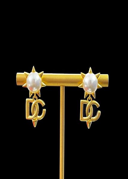 new designed earring stud gd letters pearls rivets copper 18k gold plated anti allergy women039s earring ladies de9277414, Golden;silver
new designed earring stud gd letters pearls rivets copper 18k gold plated anti allergy women039s earring ladies de9277414, Golden;silver