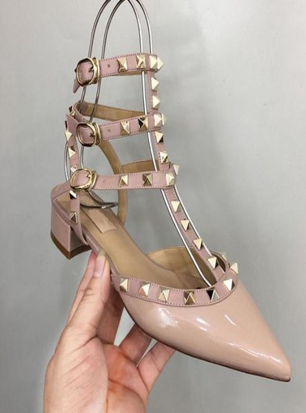 2021 luxury brand plus rivet pointed toe low heel women brand logo color strap chunky heel middle heel sandals 35434661400, Black
2021 luxury brand plus rivet pointed toe low heel women brand logo color strap chunky heel middle heel sandals 35434661400, Black