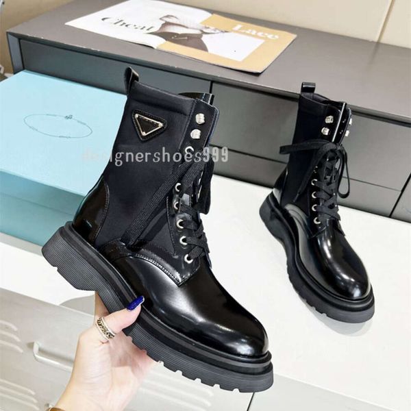 fashion designer plaque with ankle boots motor vehicle women's black leather strike flat autumn and winter quality and leisure work thi
fashion designer plaque with ankle boots motor vehicle women's black leather strike flat autumn and winter quality and leisure work thi
