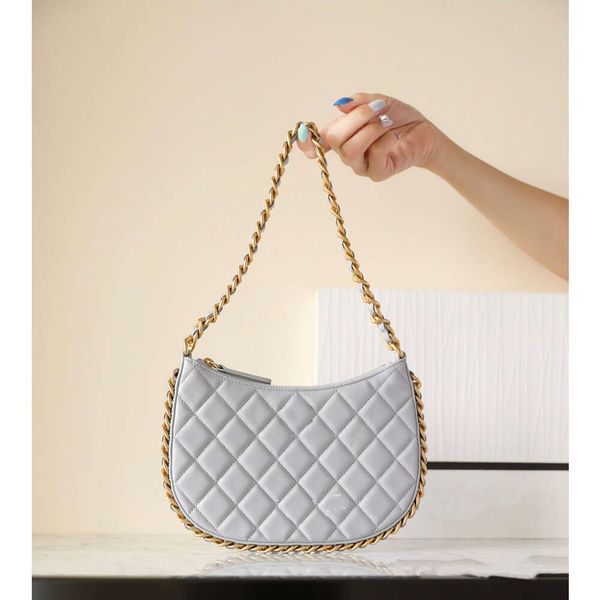 10a womens luxury designer hobo bag underarm bag genuine leather handbag tote bag high end chain shoulder bag imitation 23.5cm cosmetic bag
10a womens luxury designer hobo bag underarm bag genuine leather handbag tote bag high end chain shoulder bag imitation 23.5cm cosmetic bag