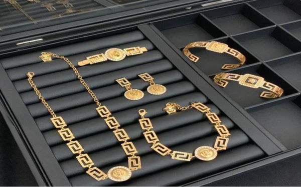 beauty039s head maze with diamond neck chain bracelet and earrings bracelet7186538, Golden;silver
beauty039s head maze with diamond neck chain bracelet and earrings bracelet7186538, Golden;silver