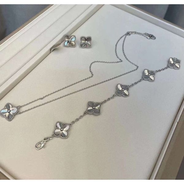 charm bracelets four leaf grass five flower bracelet women's v-gold new platinum laser black agate diamond blue jade medal fritillaria, Golden;silver
charm bracelets four leaf grass five flower bracelet women's v-gold new platinum laser black agate diamond blue jade medal fritillaria, Golden;silver
