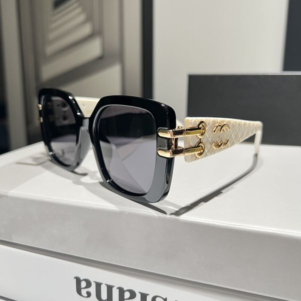 2023 luxury designer sunglasses women's men's glasses with lisa triumph beach street p the same fashion sunglasses retro oversized, White;black
2023 luxury designer sunglasses women's men's glasses with lisa triumph beach street p the same fashion sunglasses retro oversized, White;black