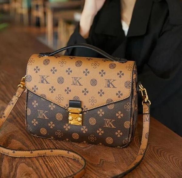 classic style designer bag tote bag fashion old flower flap messenger bags cross body leather shoulder evening packages
classic style designer bag tote bag fashion old flower flap messenger bags cross body leather shoulder evening packages