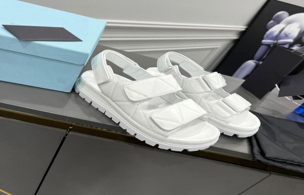 designer women sandals rubber sandal fashion platform slides triangle metal slippers retro beach loafers round toe sandal with box9621304, Black
designer women sandals rubber sandal fashion platform slides triangle metal slippers retro beach loafers round toe sandal with box9621304, Black