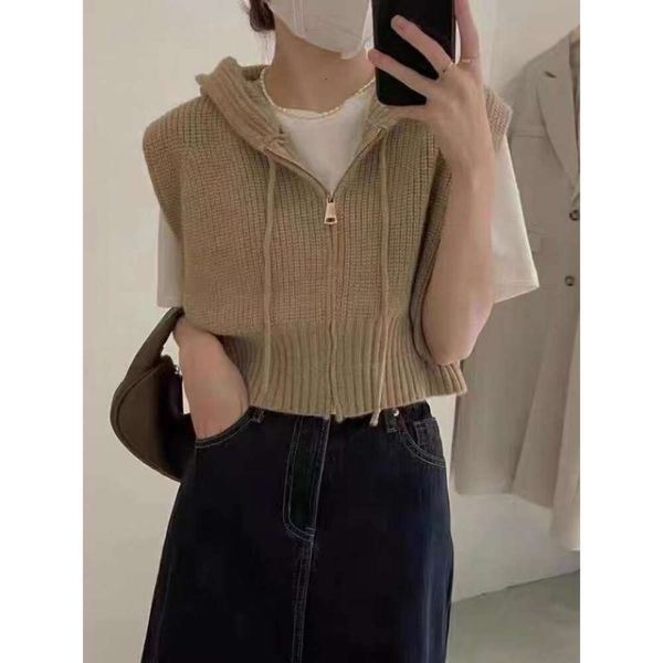 wild niche hooded short drawstring knitted vest for women in autumn and winter sleeveless sweater jacket trend, Black;white
wild niche hooded short drawstring knitted vest for women in autumn and winter sleeveless sweater jacket trend, Black;white