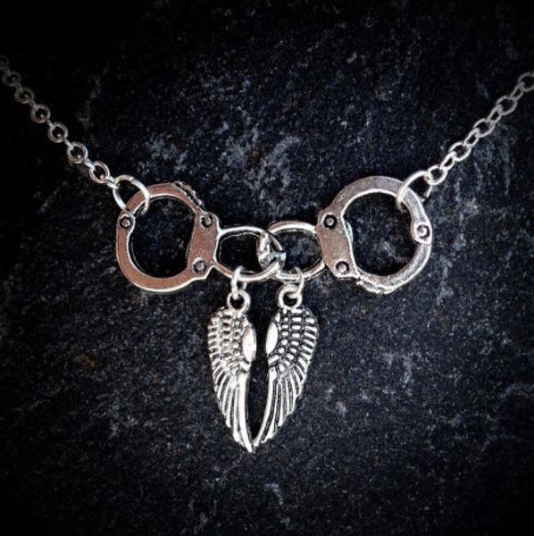 new style ancient silver handcuffs wing charm pendant necklace guardian angel creative designer necklace women men jewelry fr1532907
new style ancient silver handcuffs wing charm pendant necklace guardian angel creative designer necklace women men jewelry fr1532907